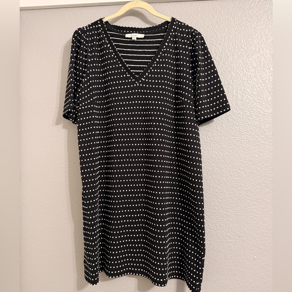 LOFT Black and White Vneck tshirt dress